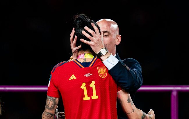 FIFA suspends president of Spanish Football Federation over kiss with champion