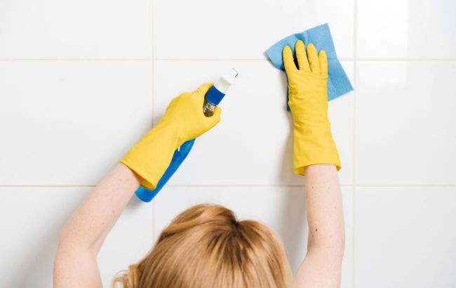 Black mold in your bathroom? Effective ways to get rid of it without expensive cleaners
