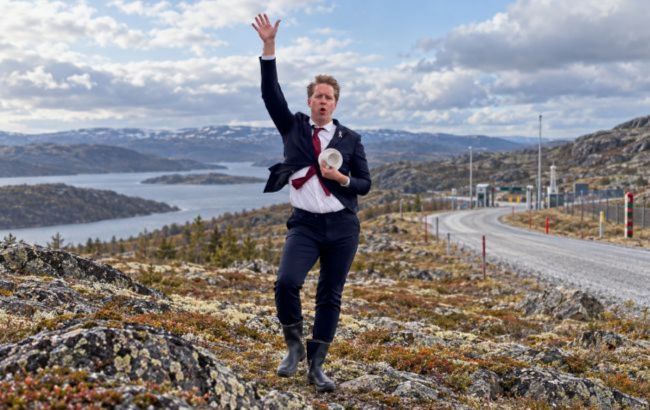 Norwegian blogger backs Ukraine with viral dance to Jerry Heil near Russian border