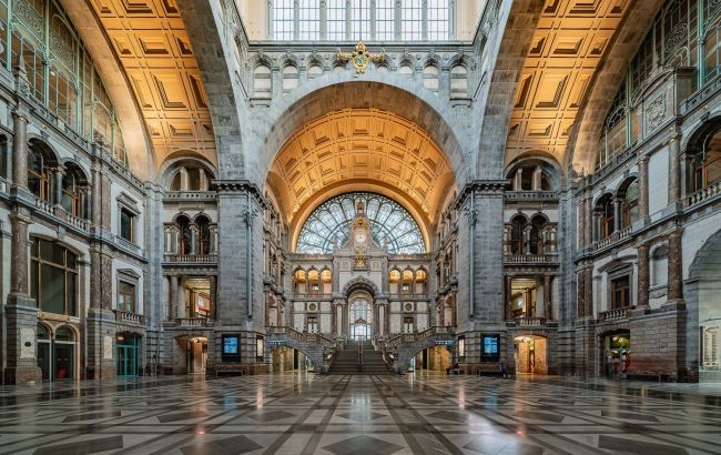 Europe's stunning railway stations: Photo tour