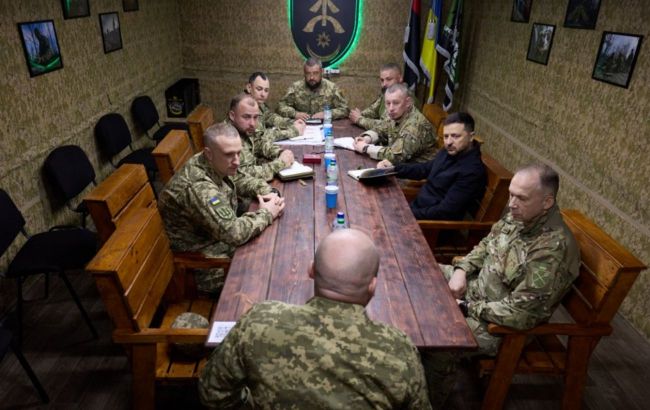 Zelenskyy visits Ukrainian troops after counteroffensive success on southern front