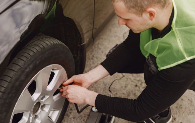 7 car fixes drivers can do themselves without spending money at repair shop