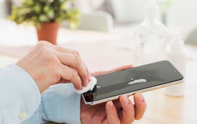 Never clean your phone screen with these 10 things as they can ruin it