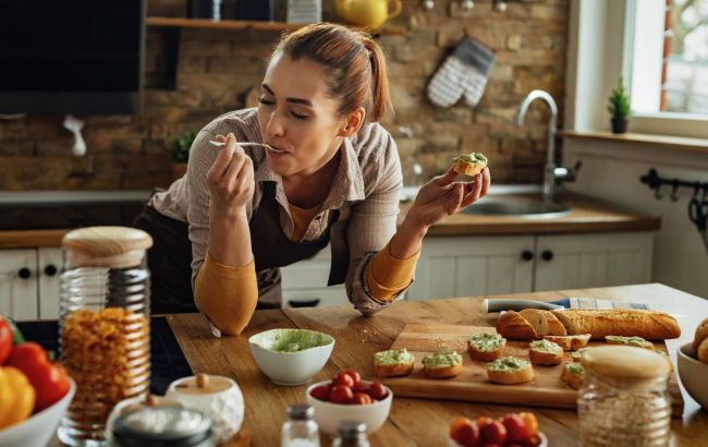 Nutritionists identify 5 eating habits harmful to health