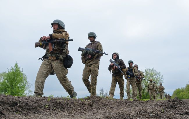 Marines of 501st Separate Battalion remove Russian flag in Kursk region