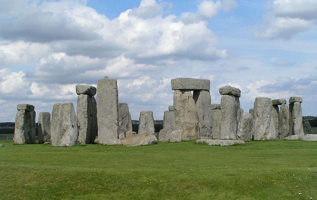 Mysterious Stonehenge: 7 theories about its origins