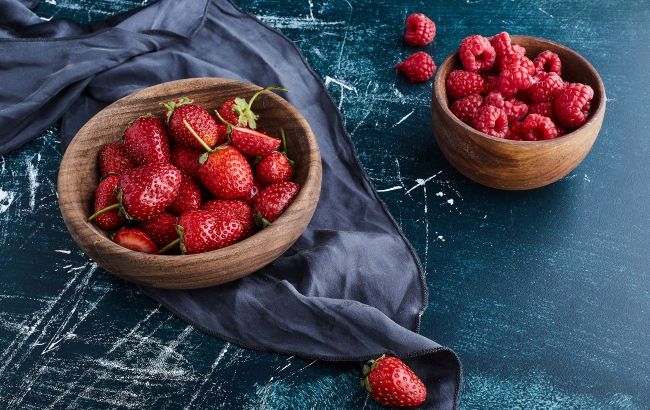 Raspberries vs. strawberries: Which berry packs more vitamins?