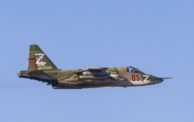 Ukrainian forces destroy Russian Su-25 jet