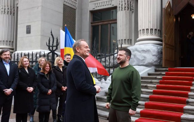 New aid package, joint weapons production: Highlights from Zelenskyy-Tusk meeting