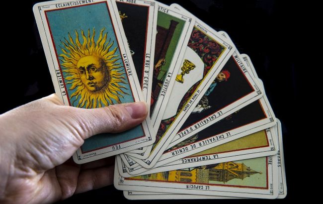 Weekly tarot horoscope: Who to face surprises and who to leave past behind