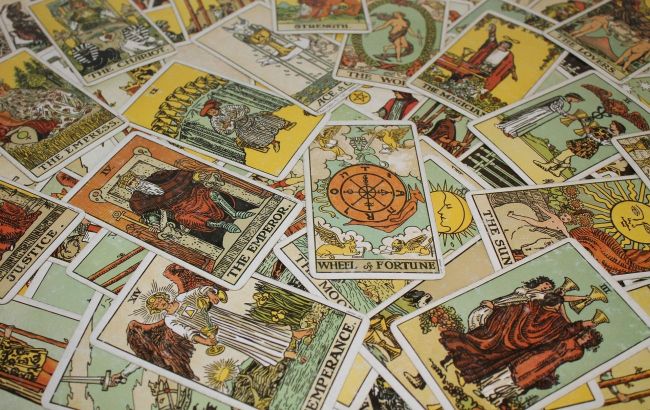 These zodiac signs are fabulously lucky. Tarot cards promise them great success