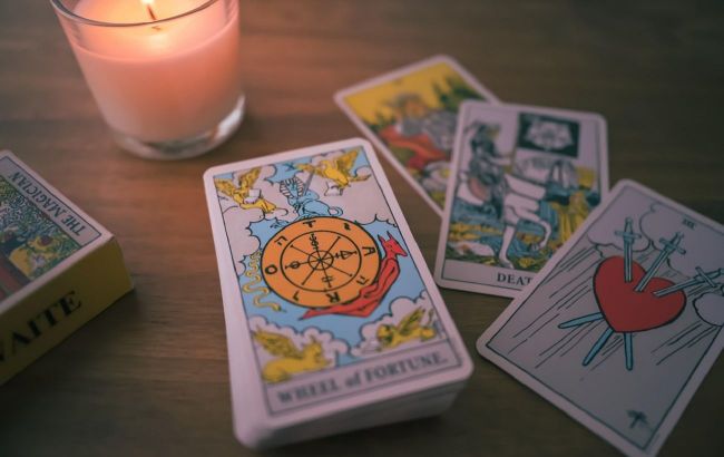 Tarot reading predicts happiness for four zodiac signs