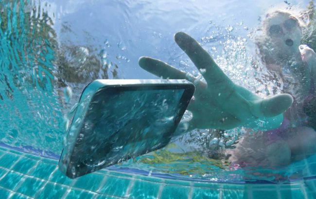 Saving a soaked smartphone: Quick tips