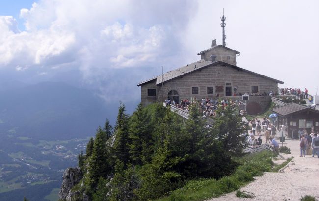 Hitler&rsquo;s former residence burns down in German Alps