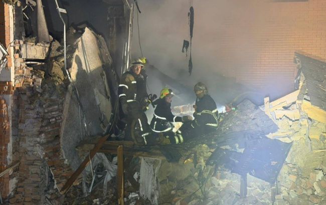 Kyiv region townhouses destroyed in Russian strike