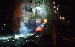 Kyiv hit by Russian strike: 5-story building damaged, people injured