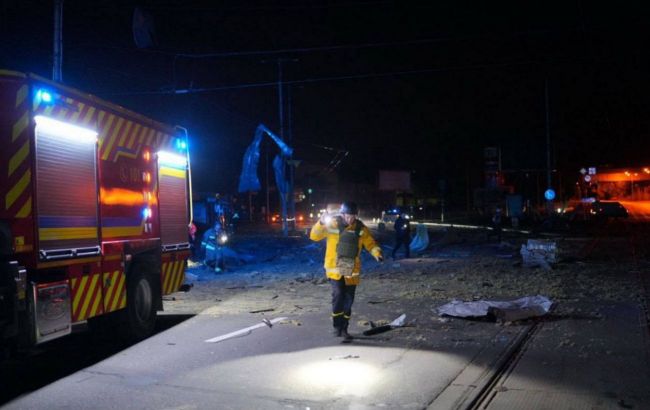 Russian attack on Zaporizhzhia leaves store in ruins and thousands of people without power