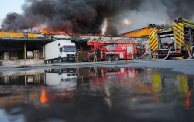 Russian strikes spark fires in Zaporizhzhia, damage homes, injure children
