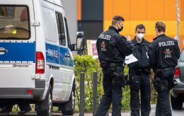 German authorities say US citizen attempted to give military data to China