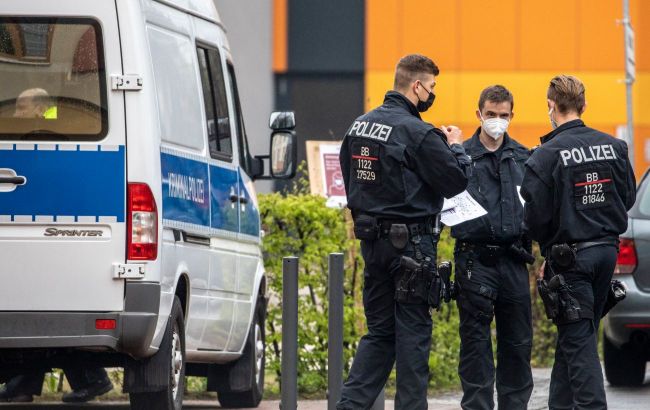 German authorities say US citizen attempted to give military data to China