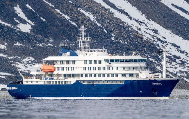 Cruise ship hit by hantavirus outbreak arrives in Rotterdam