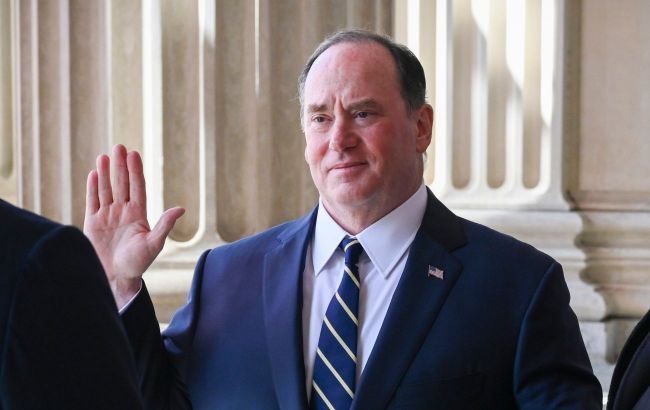 US Navy head steps down after clash tied to Trump - WSJ