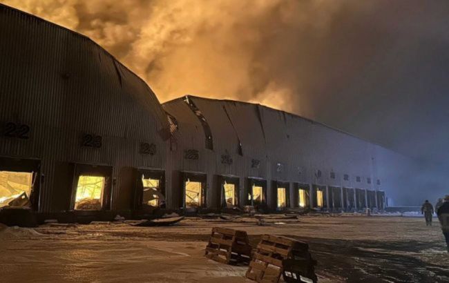 Russia's attack devastates Roshen confectionary's largest warehouse in Kyiv region: Photos and video
