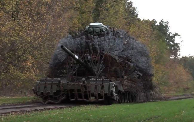 Russian troops say new 'hedgehog' anti-drone shields damage their own tanks