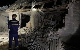 Russian forces strike Kyiv region district, injuring one and damaging house