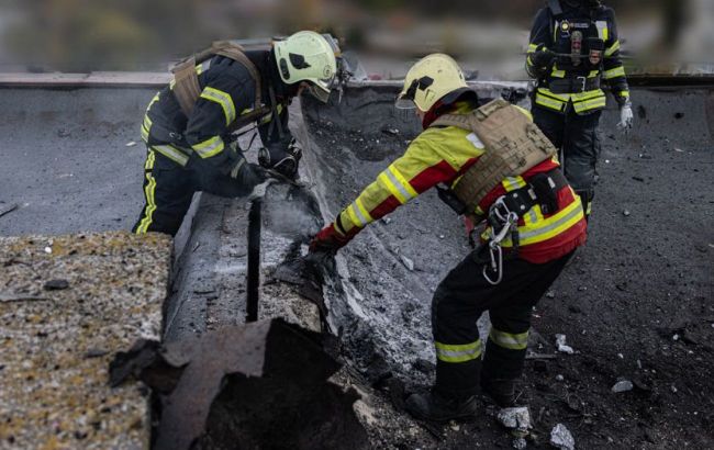 Russian drone strikes Ukraine's Sumy high-rise, leaving one woman injured