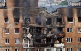 Massive Russian attack on Kharkiv causes fires and casualties in worst attack