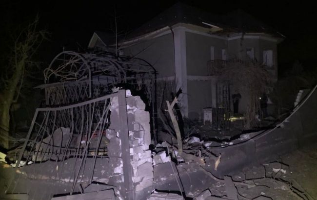 Russia strikes Zelenskyy's hometown with ballistic missiles: Houses and cars damaged