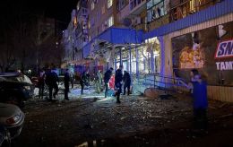 Russian forces strike Ukraine's Zaporizhzhia, targeting residential area and supermarket