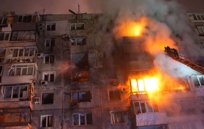 Russia massively strikes Ukraine's Zaporizhzhia: Apartments burned down, 3 people injured