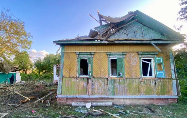 Russia strikes Ukraine's Chernihiv region: Man killed, houses destroyed
