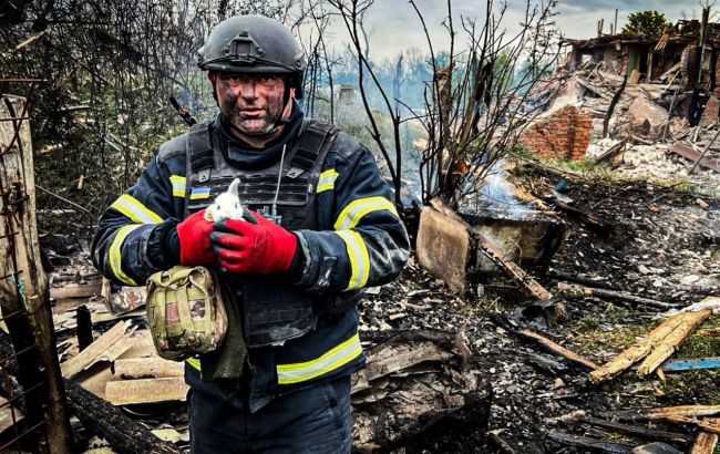 Russian forces strike Ukraine's Kharkiv region, causing damage and injuries