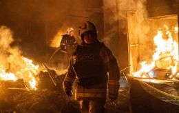 Ukraine's rescuers in Khmelnytskyi hit by deadly secondary explosion after Russian strike