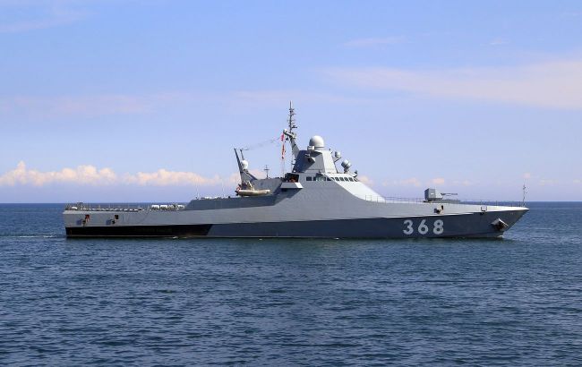 Ukrainian military strikes 2 Russian ships in the Black Sea
