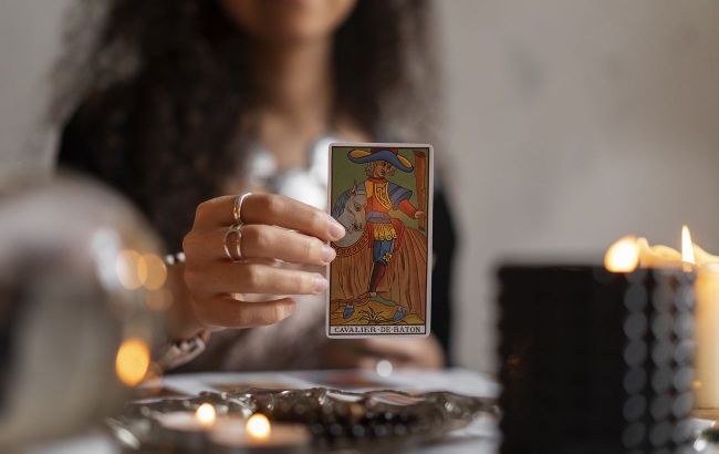 Weekly tarot for every zodiac sign: Who finds love and who faces tests