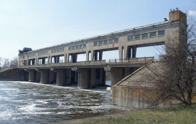 Water reserves to last two weeks: Russia destroys dam on Siverskyi Donets with aerial bombs