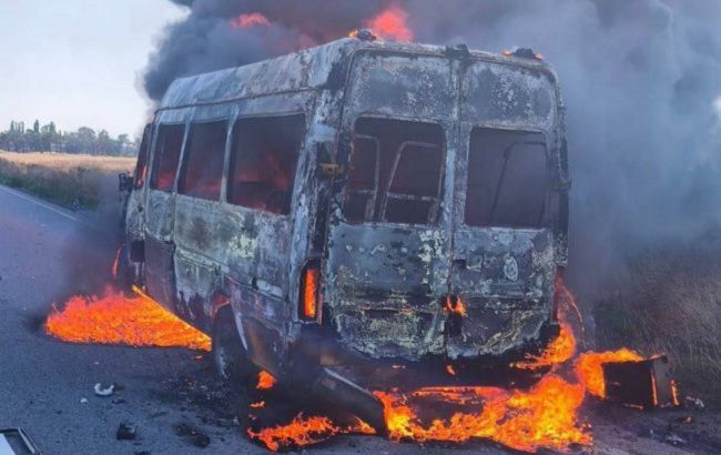 Passenger minibus hit by Russian FPV drone in Ukraine, seven wounded