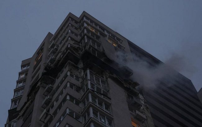 Russia strikes 24-story residential building in Kyiv: Fatalities reported