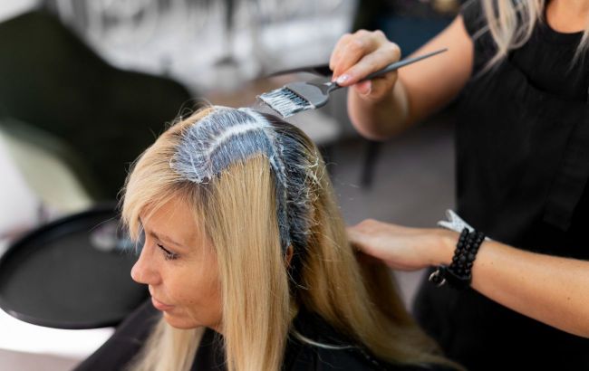 Colorist's advice on safe hair bleaching frequency