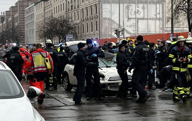 Car drives into crowd in Munich, leaving at least 20 injured