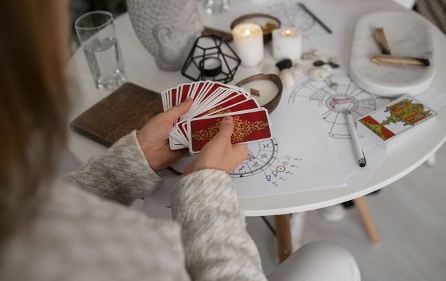Tarot cards reveal zodiac signs that will be luckiest on October 9