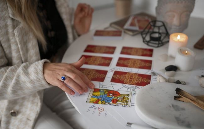 July 9 tarot reading warns 4 zodiac signs - Change is coming