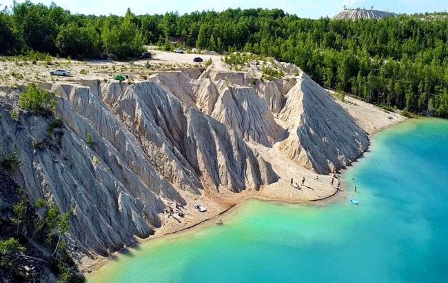 Hidden paradise in Ukraine: Turquoise water, soft white sand and forest escape
